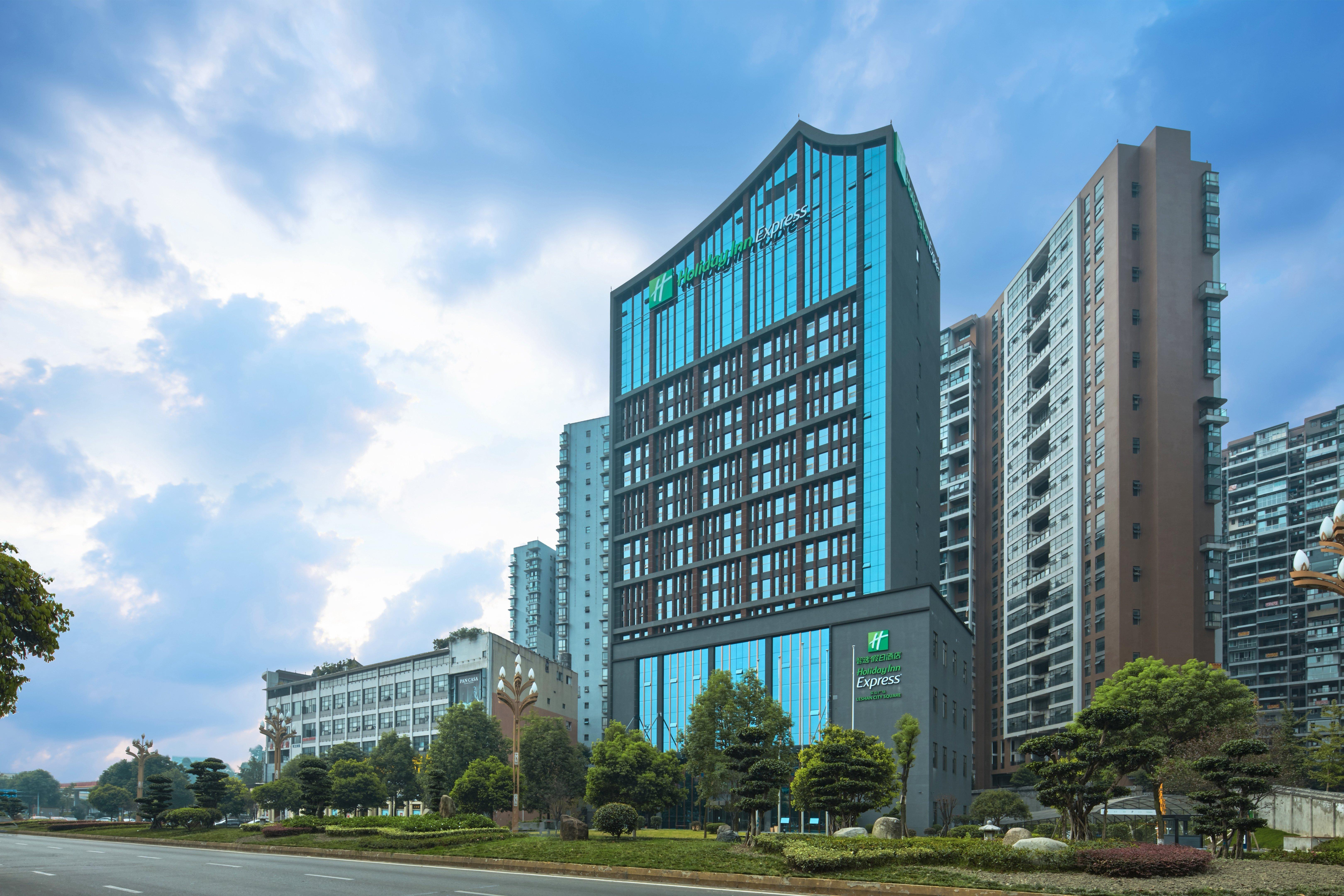 Holiday Inn Express Leshan City Square By Ihg High Speed Rail And Leshan Giant Buddha Екстер'єр фото